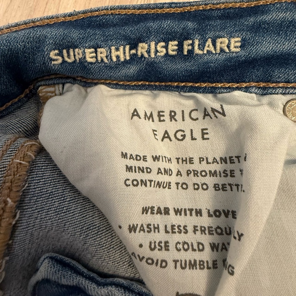 American Eagle Super Hi-Rise Flare Jeans — Size 6 Regular - Picture 9 of 11